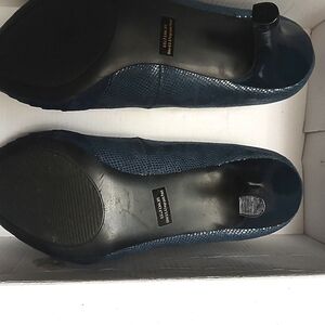 Navy Blue 3" heel by Karen Scott. SIZE 7M. NEW IN BOX.